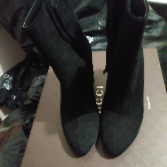 Gucci - Picture 1 of 8